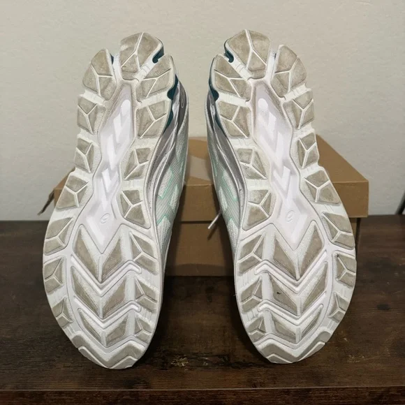 ASICS Gelquantum 180 White Fresh ice in 9.5 worn once - Picture 9 of 15